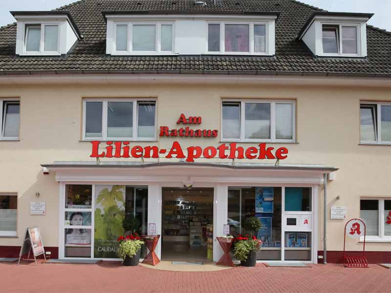 lilien-apotheke-am-rathaus-in-stockelsdorf-foto-eingang