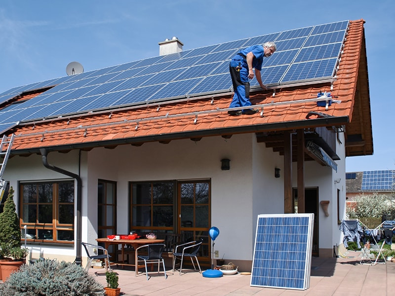 Montage einer Solaranlage in Lübeck