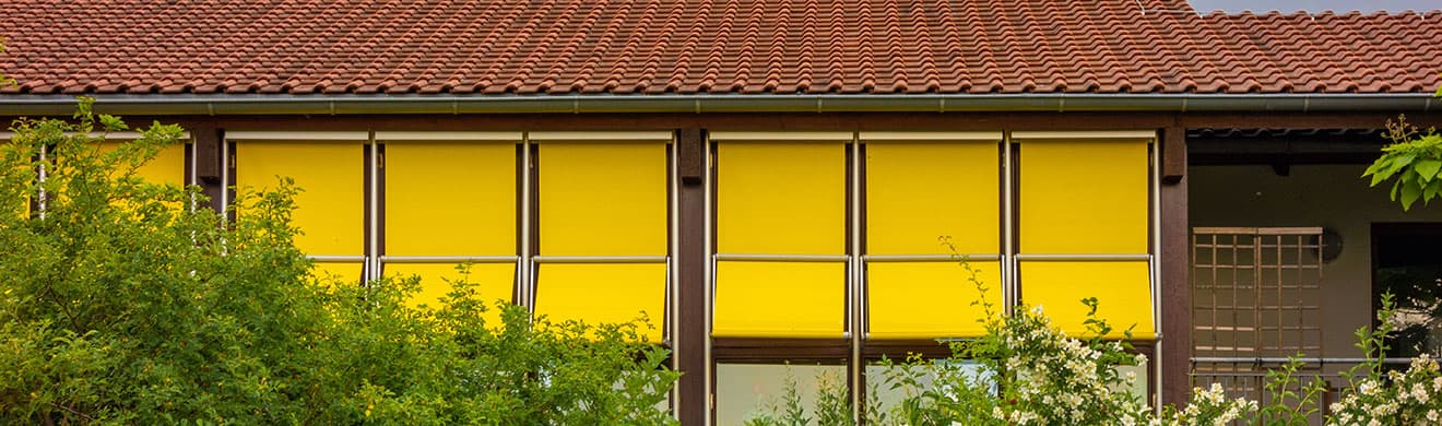 Sonnenschutz an einem Gebäude in Lübeck
